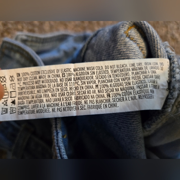 ****Paperback Shorts - Picture 5 of 5